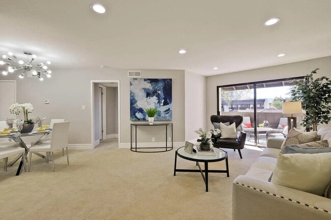 Building Photo - Charming 1 Bedroom 1 Bathroom Condo in the Centrally Located Courtyard Community of Sunnyvale!