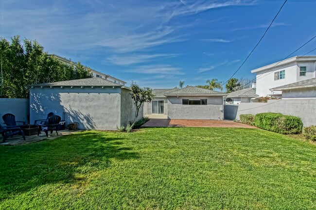 Building Photo - REMODELED, BRIGHT & AIRY 3BR2BA HOME W/ DETACHED GARAGE, CHARMING FRONT PORCH/YARD & HUGE REAR YA...