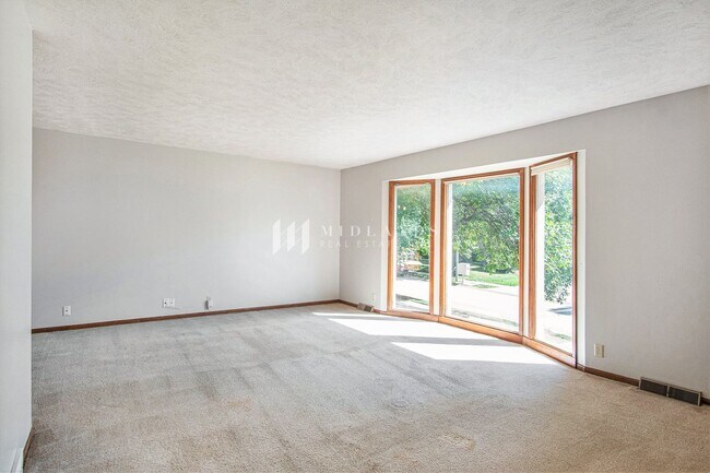 Building Photo - Georgetowne Split Entry Home