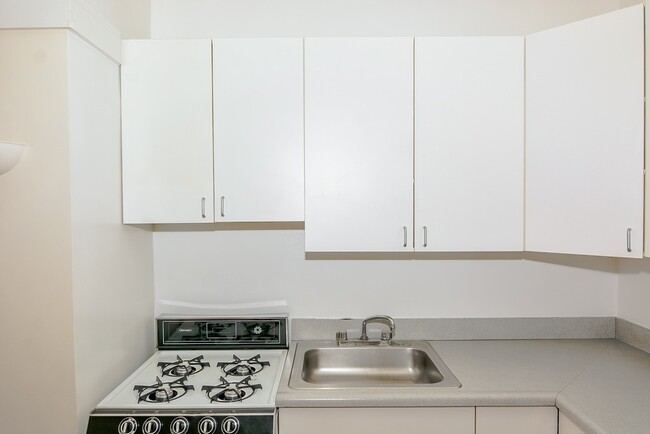 Foto del edificio - 821 W Waveland Ave