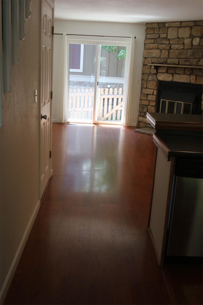 8123 S Fillmore Cir, Centennial, CO 80122 Townhome Rentals in