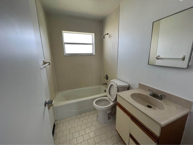 Foto del edificio - 3783 Coconut Rd