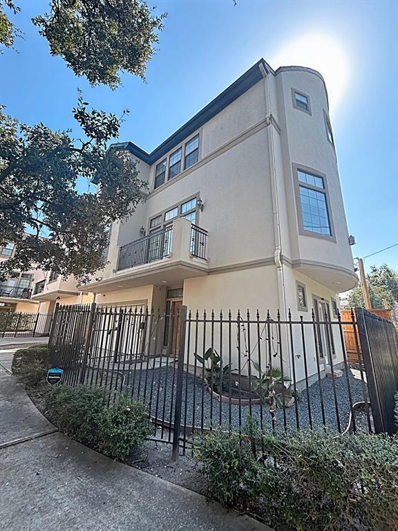Foto principal - 4819 Jackson St