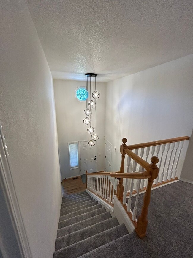 Foto del edificio - COMING SOON **** Elegant Two-Story Home in...