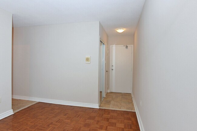 Building Photo - 407-230 Oak St