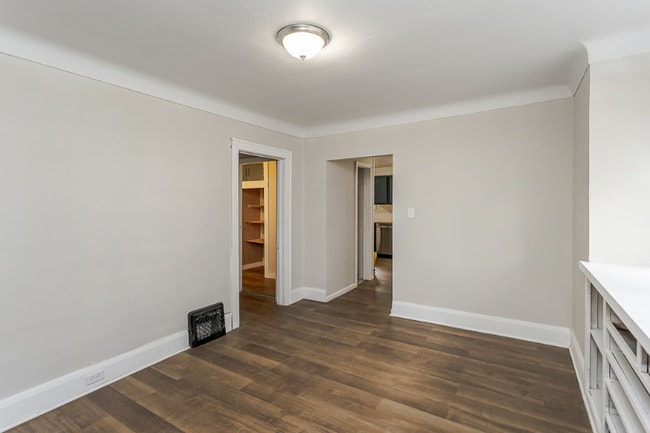 Building Photo - 4440 Fairview Dr