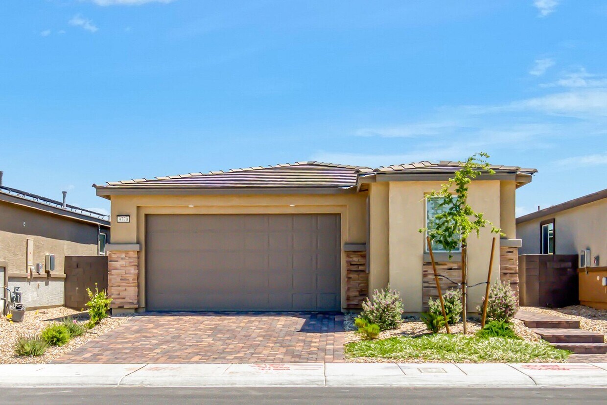 Foto principal - MULTI-GENERATIONAL New Build Home with En ...