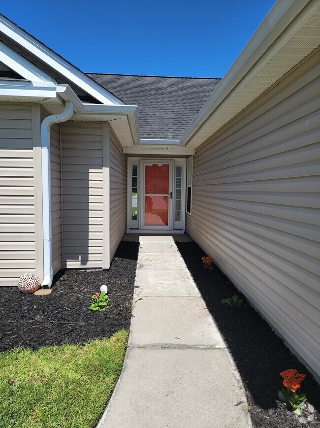 Courtyard Homes at Cascades Apartments for Rent Myrtle Beach, SC 4