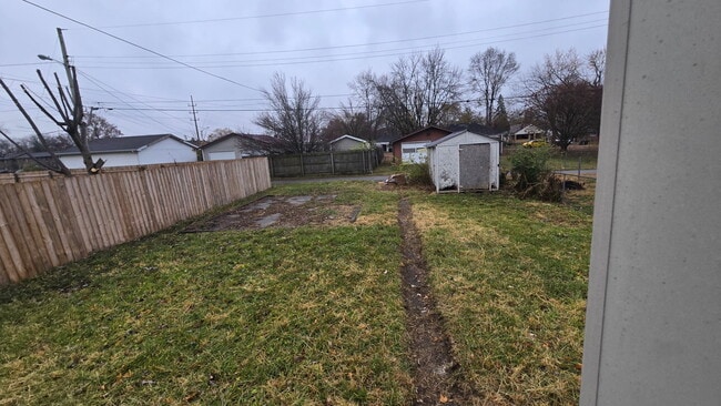 Building Photo - 415 E 35th St