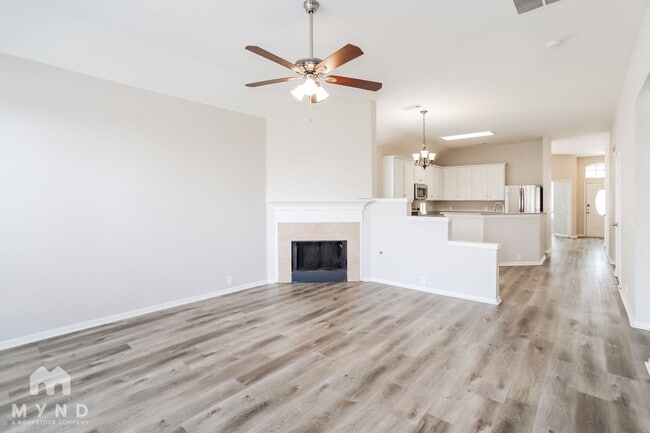 Building Photo - 2720 Maple Creek Dr