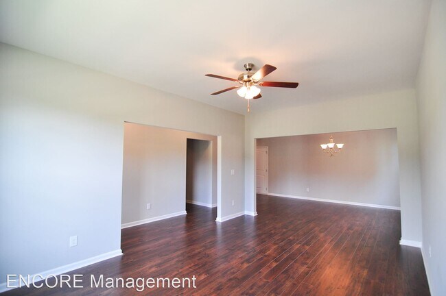 Building Photo - 4 br, 2.5 bath House - 532 Tulip Lane