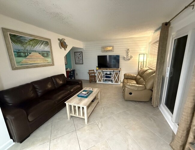 Foto del edificio - 23223 Front Beach Rd