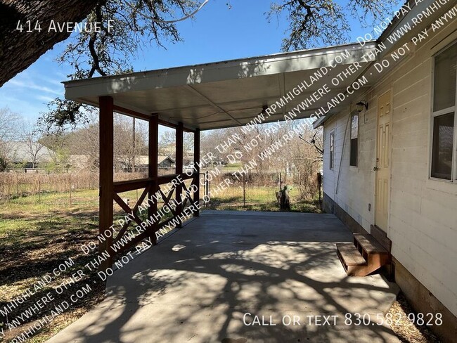 Building Photo - **AVAILABLE NOW** Fabulous 2 Bed/2 Bath in...