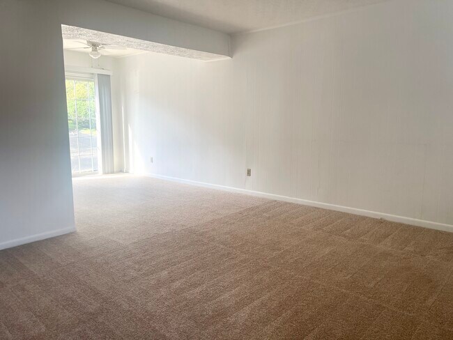 Dining Area - 2624 Henderson Ave