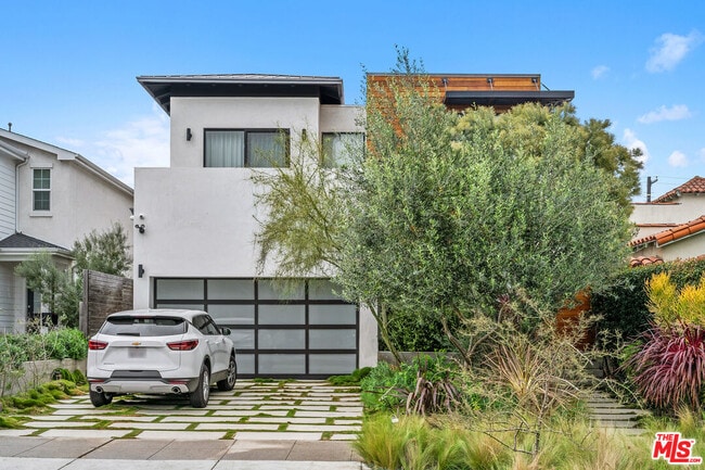 Foto del edificio - 2230 Malcolm Ave