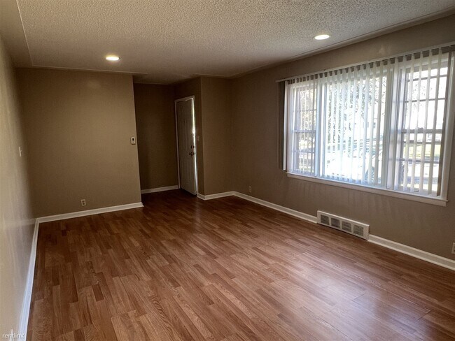 Building Photo - 3 br, 1 bath House - 544 Buckingham Ave
