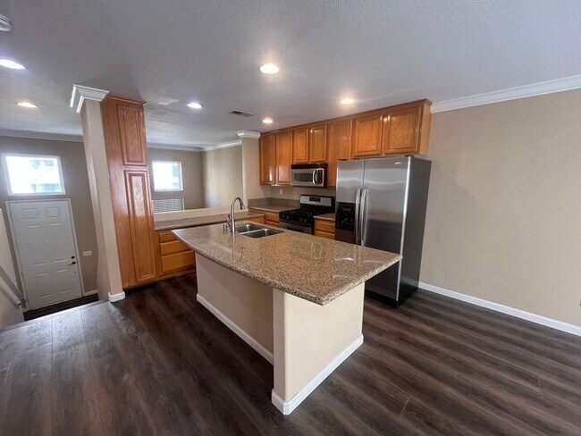 Foto del edificio - Move In Ready! 2 bedrooms 2.5 bath Townhom...