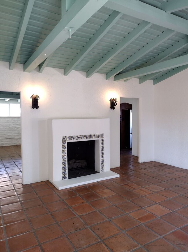 Foto del edificio - 2 Bed / 2 Bath Spanish-Style Home with Det...