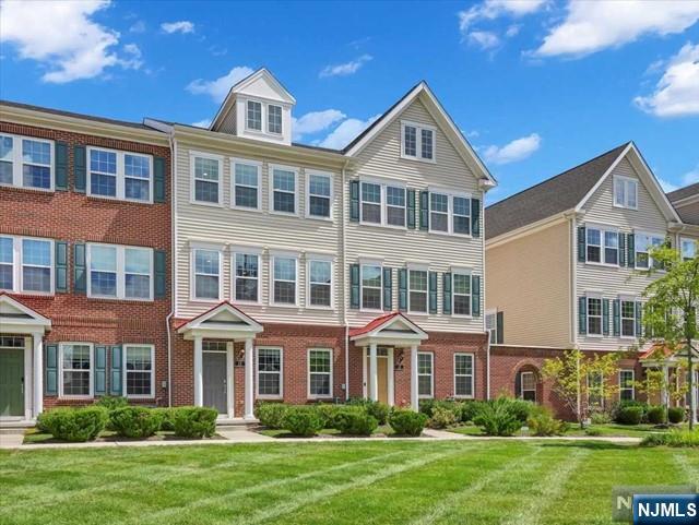 Building Photo - 12 Litchfield Ln