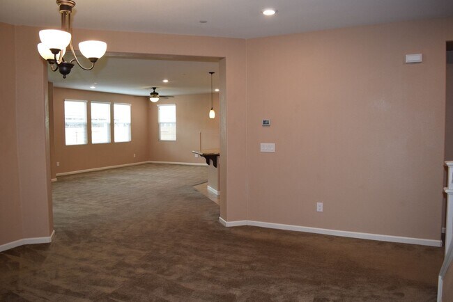 Building Photo - 5516 Ensemble Way