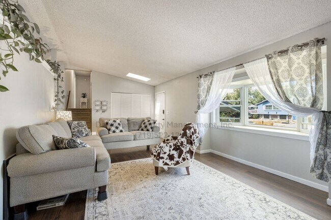 Foto del edificio - 7340 Waterwheel St