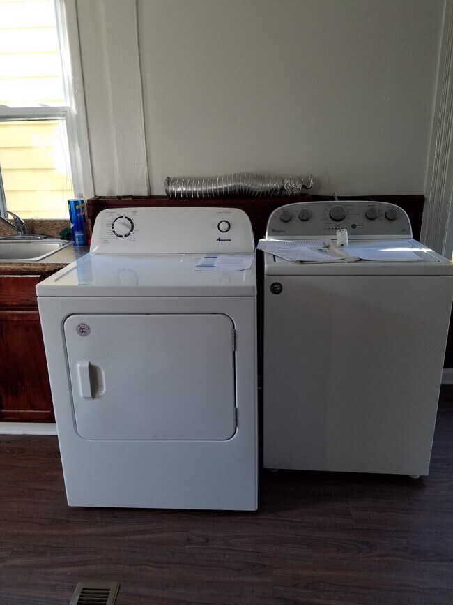 175 Cedar Hill Ave Unit Second and third floor, New Haven, CT 06511