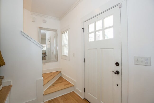 Building Photo - Charming Cottage in DOWNTOWN Southern Pines