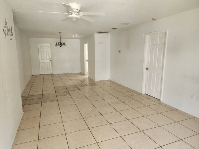 Foto del edificio - 1159 Fairfax St NE