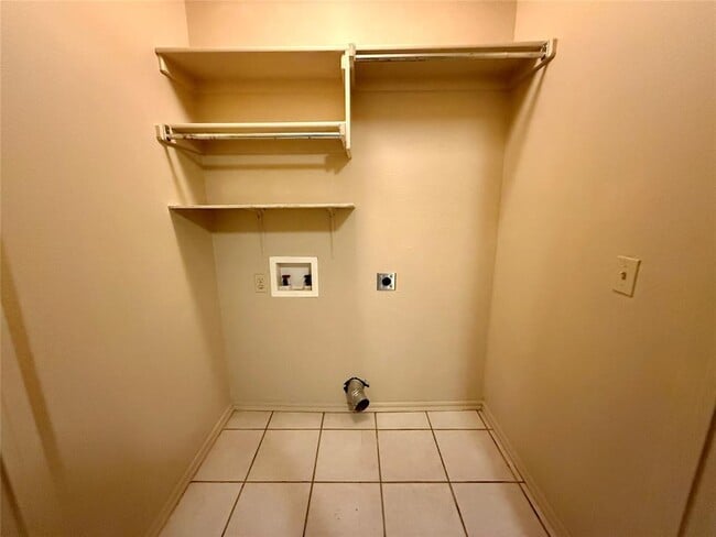 Building Photo - 5 Lombardy Pl