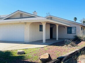 Building Photo - 2531 Country Club Dr