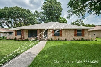 Building Photo - 3072 Kiest Ridge Dr