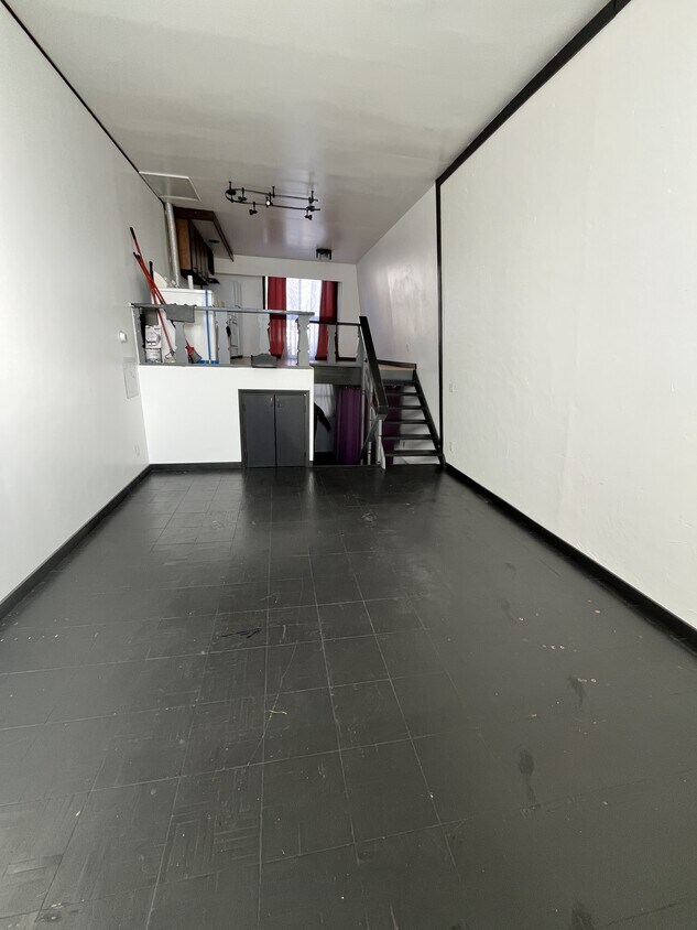 LR - 906 Superior St