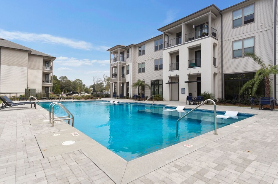 Primary Photo - 2501 Bienville Blvd