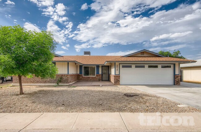 Building Photo - 2612 E Glade Ave