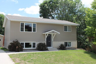 Building Photo - 3708 Willow Heights Dr SW