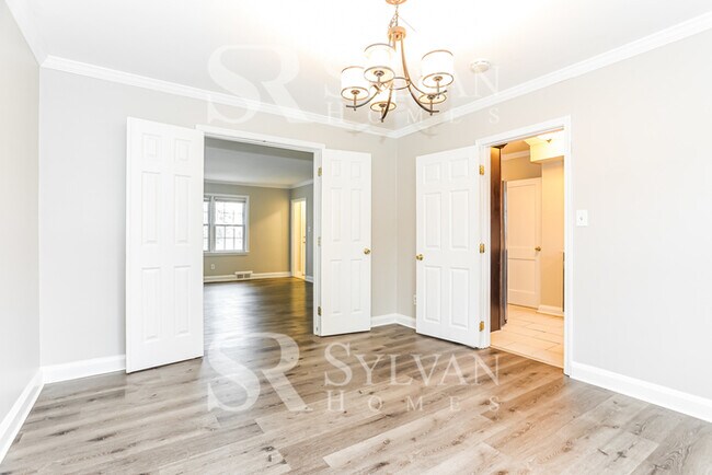 Building Photo - Discover Spacious Comfort & Fun