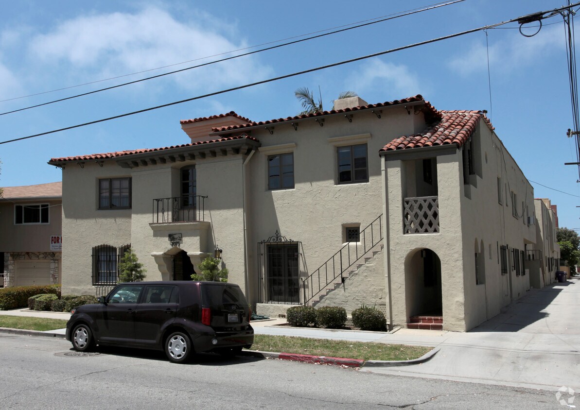 Building Photo - 2075 E 3rd St