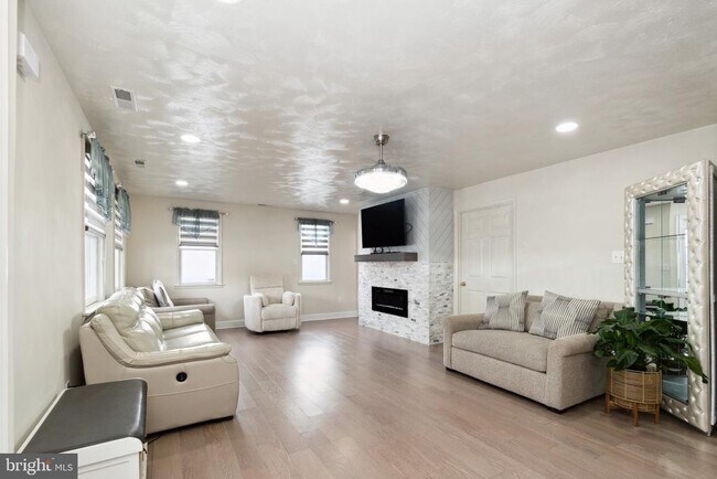 Building Photo - 108 Denson Dr