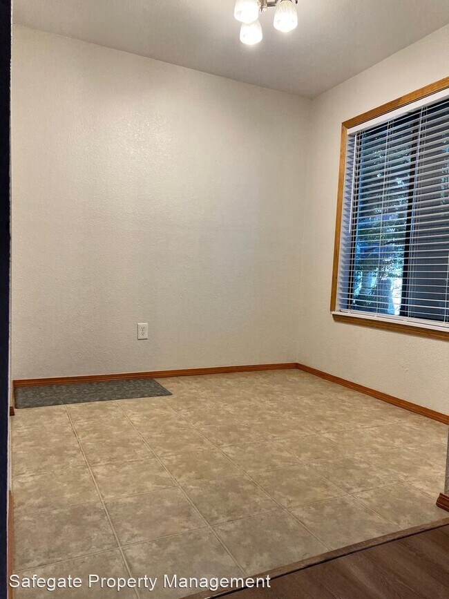 Building Photo - 1 br, 1 bath House - 12023 100th Ave NE #5B