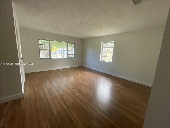 Foto del edificio - 1388 NW 101st St