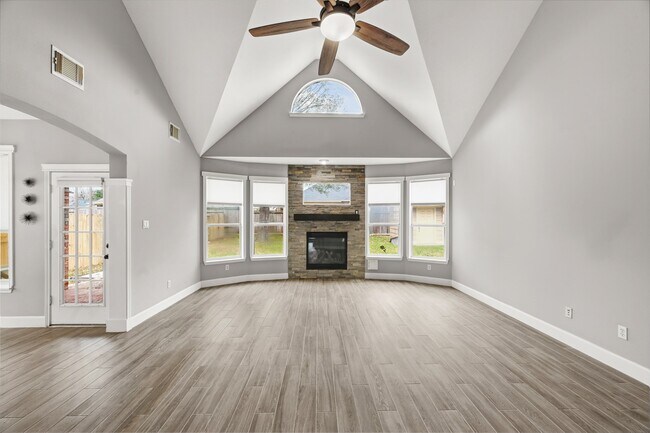 Foto del edificio - 7531 Fall Creek Bend Ct