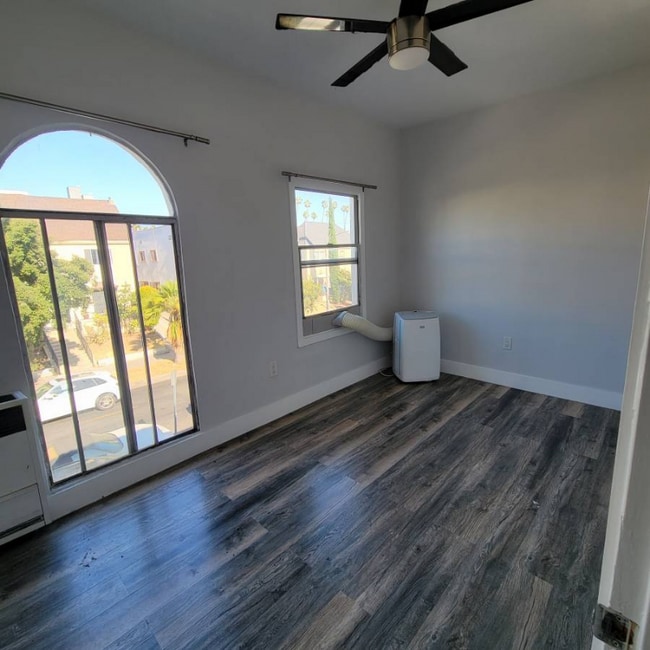 Building Photo - 837 Normandie Ave