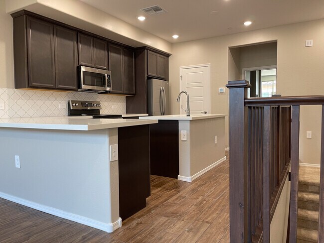 Photo - 1849 E Chelsea Ln Townhome