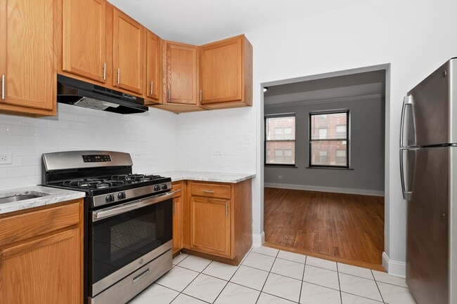 Building Photo - Two Bedroom in South Shore!