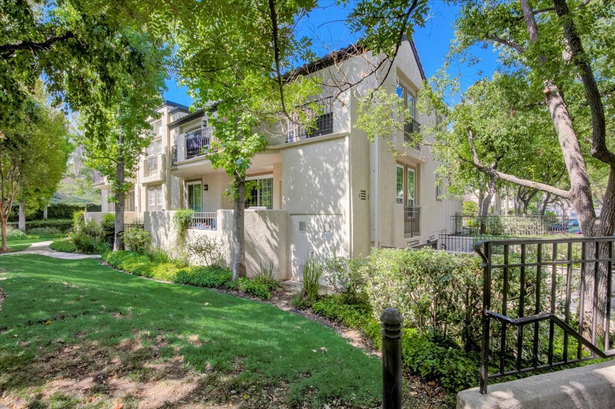 24101 Del Monte Dr Unit 420, Santa Clarita, CA 91355 Condo for Rent