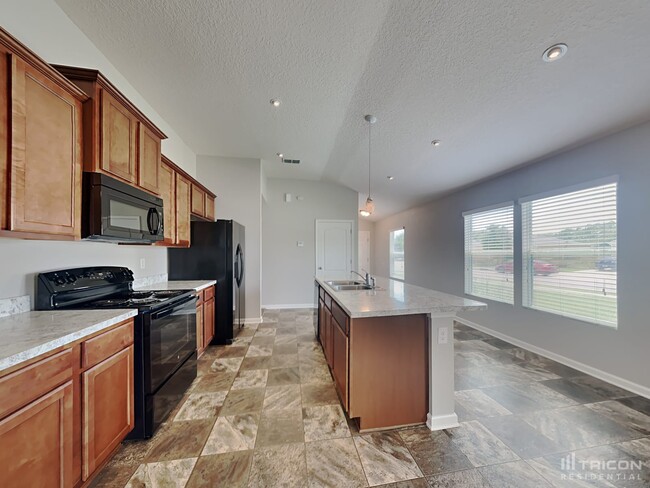Building Photo - 8675 Julia Marie Cir