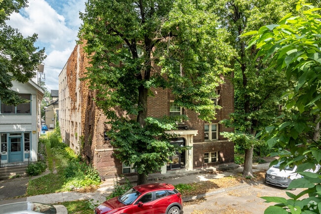 Building Photo - 2226 Garfield Ave S