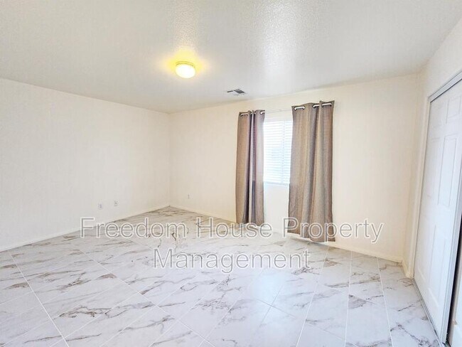 Building Photo - 600 San Lorenzo St