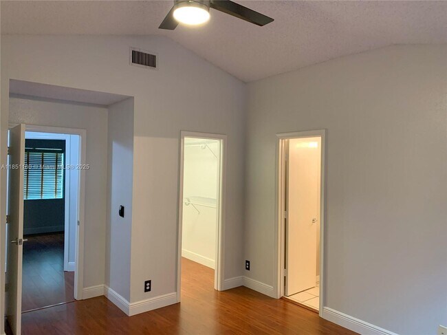 Foto del edificio - 10911 Jewel Box Ln