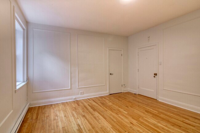 Building Photo - 2100 Rue du Fort